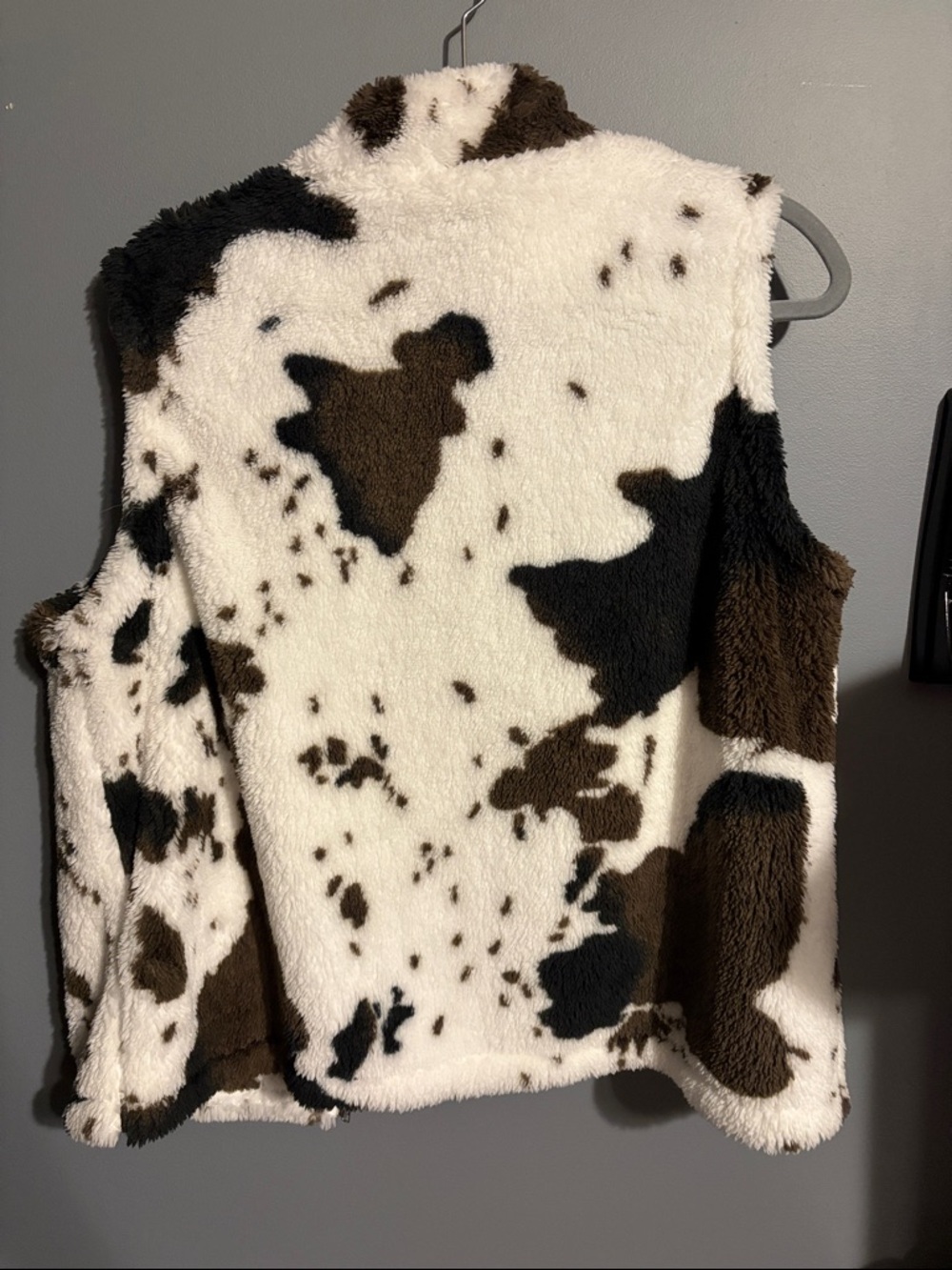 Faux Fur Cow-Print Sherpa Vest - Brown & White - Picture 2 of 2